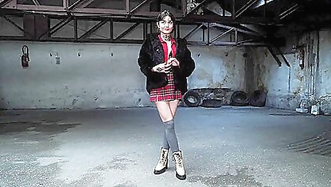 Sexy teen girl gets her pussy pounded in a threesome