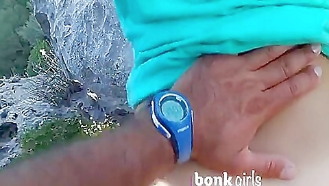 Hot outdoor amateur video of a brunette with a sexy look