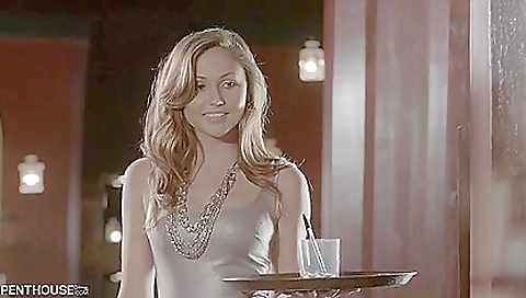 Skinny teen gets her tight pussy and pussy lips to cum in