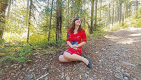 ravens snow is walking in vr video of a female beauty