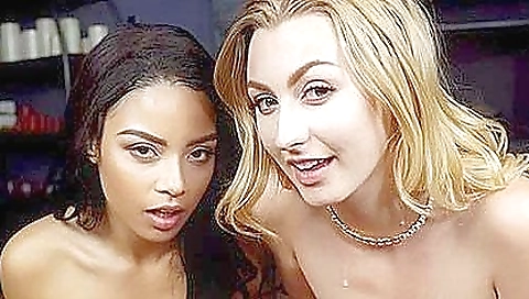 Milf in vr porn video and her lover and friend are doing game