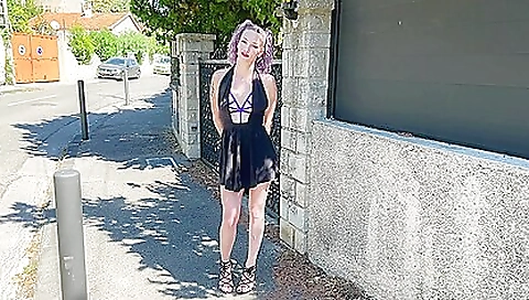 Big tits and a very small ass girl is very good at her job