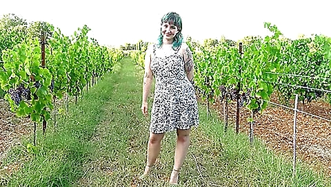 Khala and her friend have a threesome and a facial